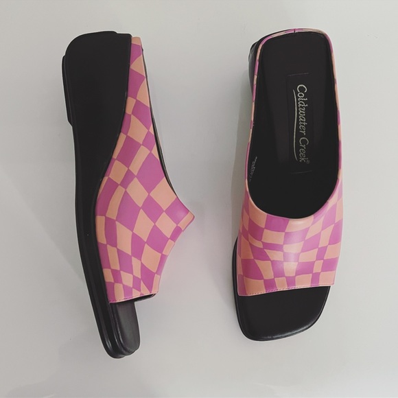 SALE🌸 Handpainted vintage platform sandals in wavy check - Picture 3 of 5